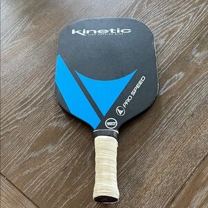 Kinetic Pro Speed Pickleball Paddle in Black & Blue